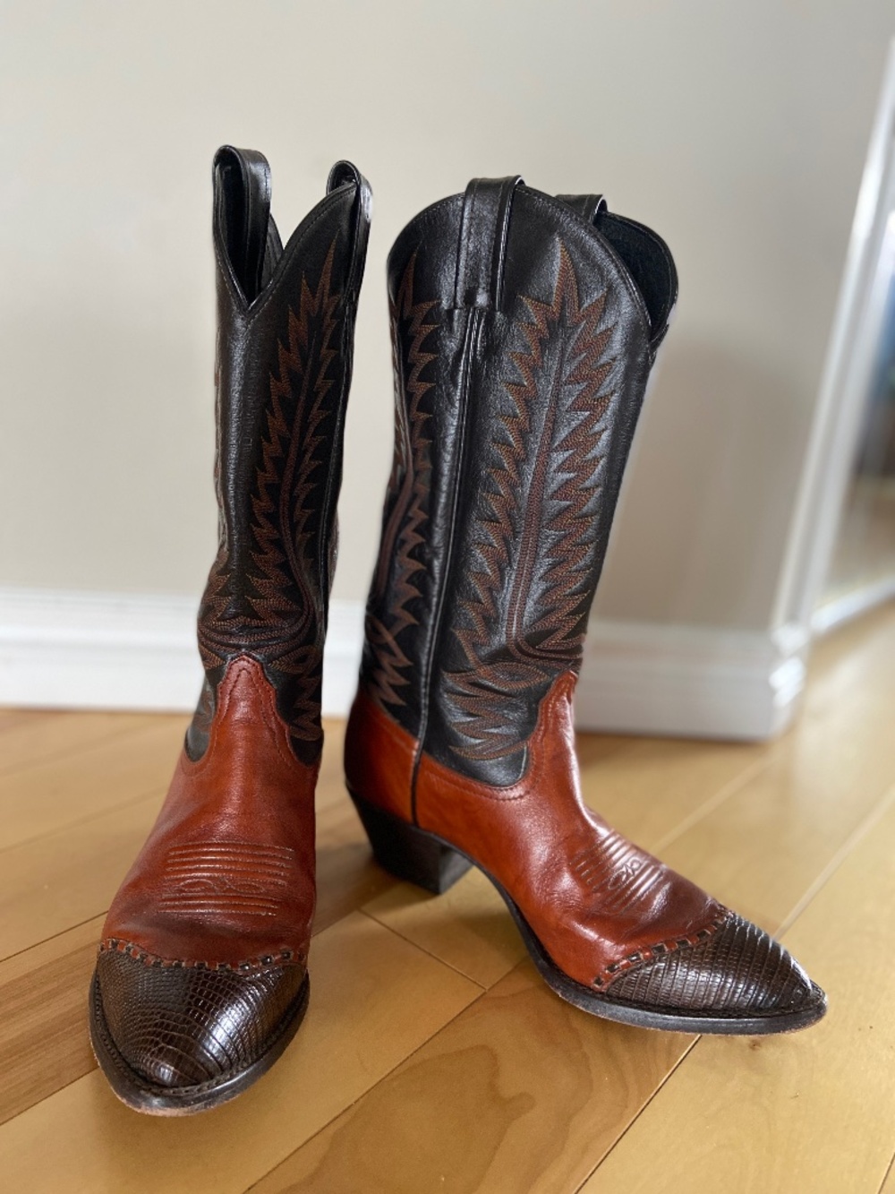 Tony Lama Cowboy Boots Women’s  Size 6-1/2M